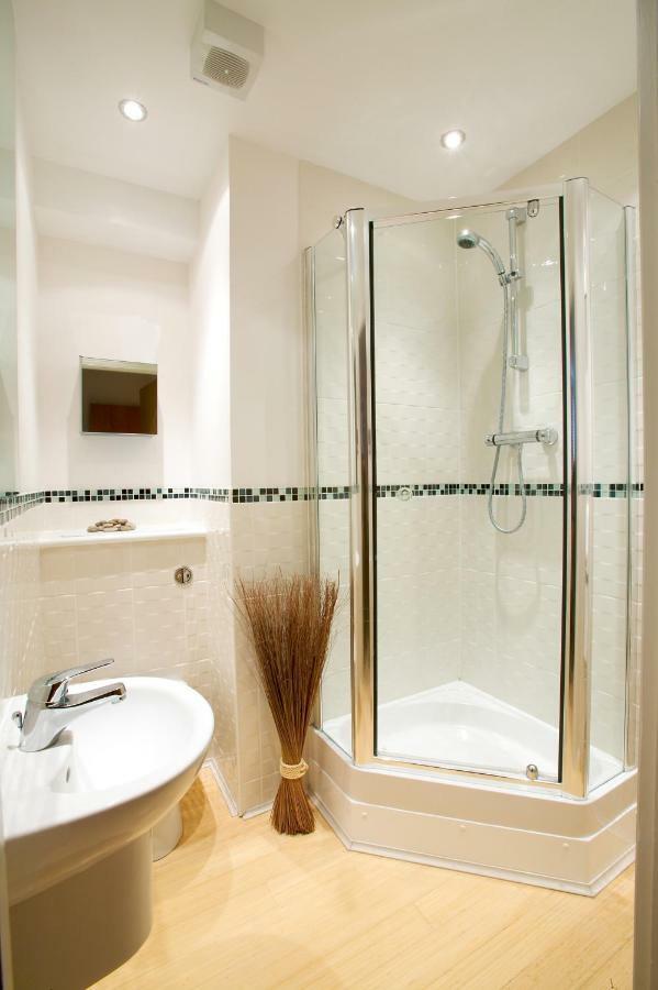 2 Bed 2 Bath At Pelican Hse In Newbury - Free Secure, Allocated Parking Exterior foto