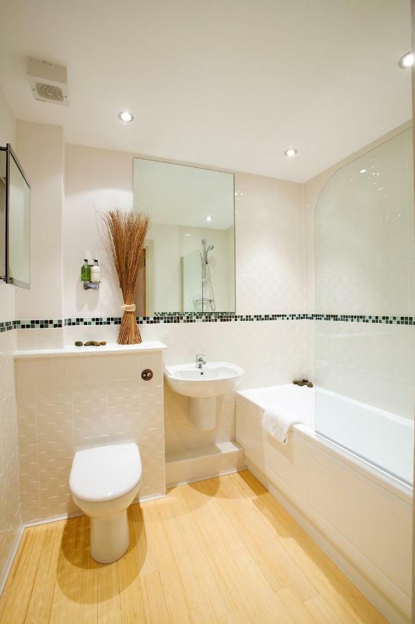 2 Bed 2 Bath At Pelican Hse In Newbury - Free Secure, Allocated Parking Exterior foto